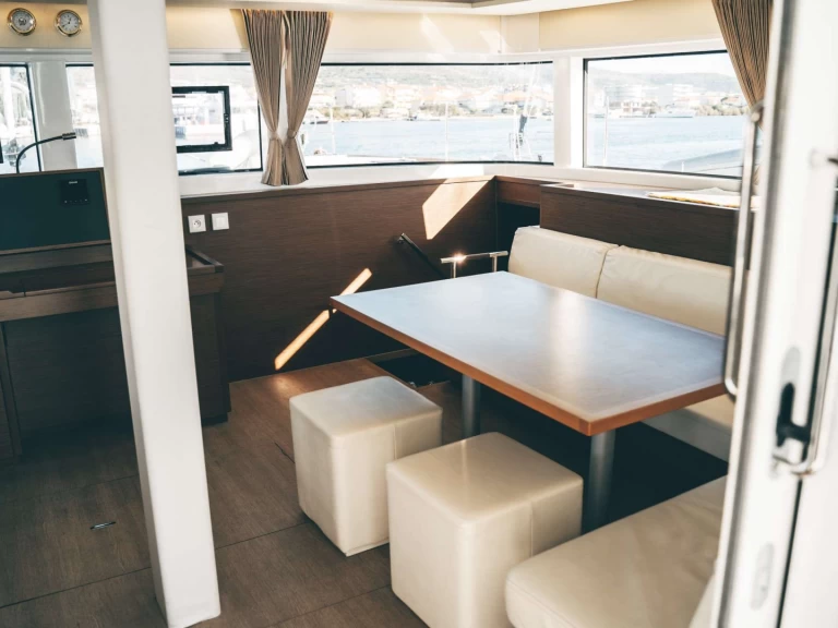 Yacht di lusso a noleggio a Kaštel Stari al miglior prezzo