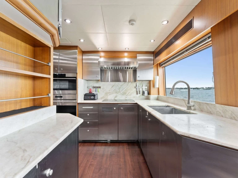 Noleggio Yacht di lusso Palmer Johnson con patente nautica