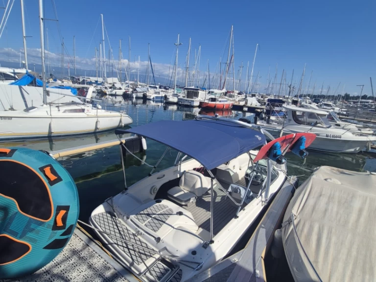 Noleggio Barca a motore Bayliner con patente nautica