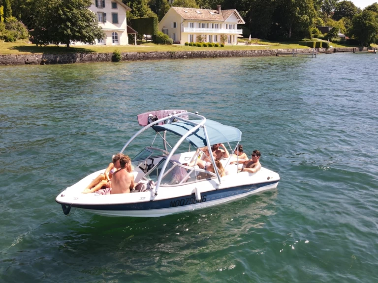 Noleggio Barca a motore Bayliner con patente nautica