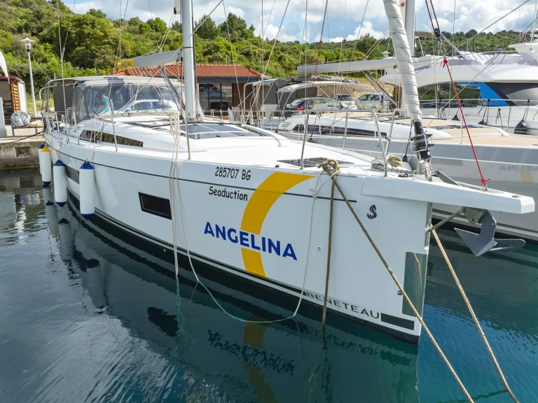 Noleggiare una Bénéteau Oceanis 51.1 a Primošten