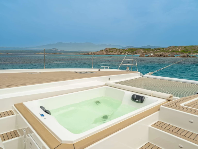 Noleggio Yacht di lusso Fountaine Pajot con patente nautica