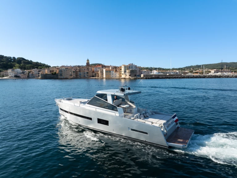 Noleggiare una Bénéteau Oceanis 37 a Saint-Tropez