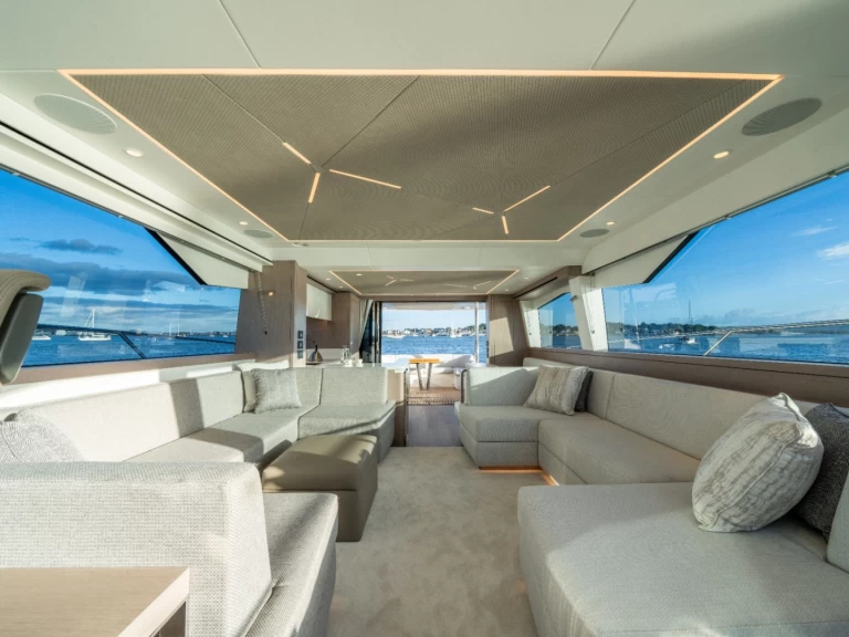 Noleggio Yacht di lusso Sunseeker con patente nautica