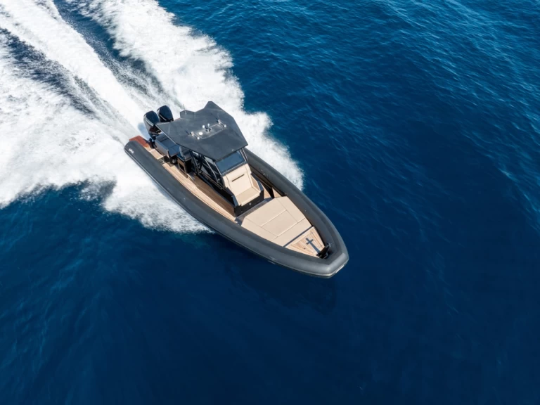 Sea Water SEA WATER 320 da affittare a  Cogolin