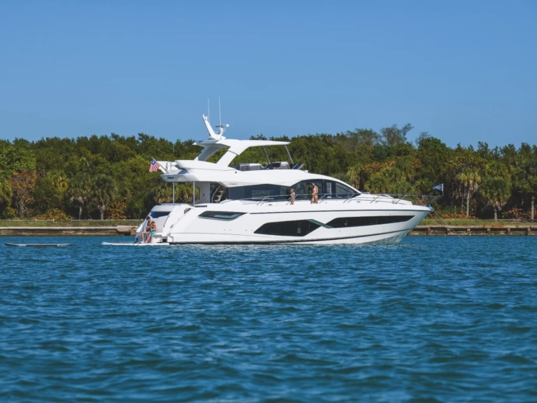 Noleggio Yacht di lusso a Saint-Tropez – Sunseeker Manhattan 68