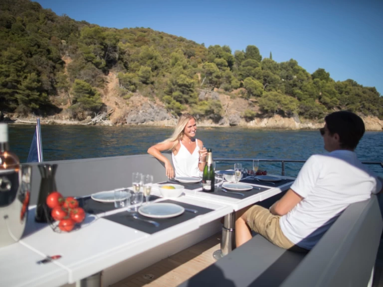 MED YACHT  Med Yacht 52 da affittare a  Cogolin