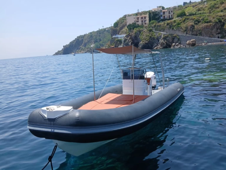 Noleggio barche Bwa Bwa 750 a Lipari su Samboat
