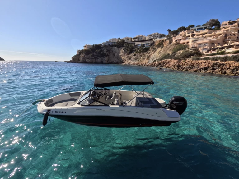 Bayliner VR5 da affittare a  Club Nàutic Santa Ponsa