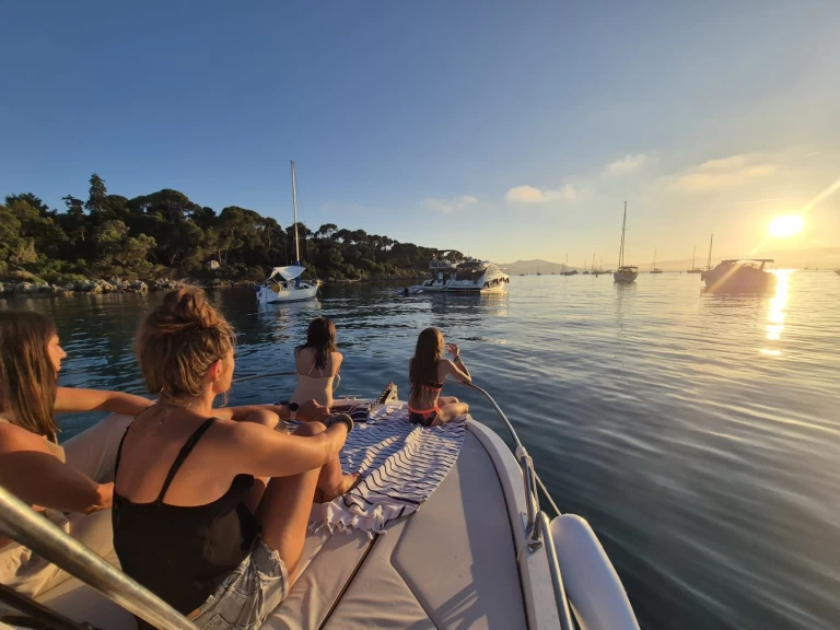Noleggio Barca a motore Bénéteau con patente nautica