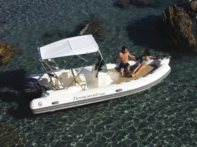 Noleggiare una Capelli Tempest 600 a Marine de Sant'Ambrogio