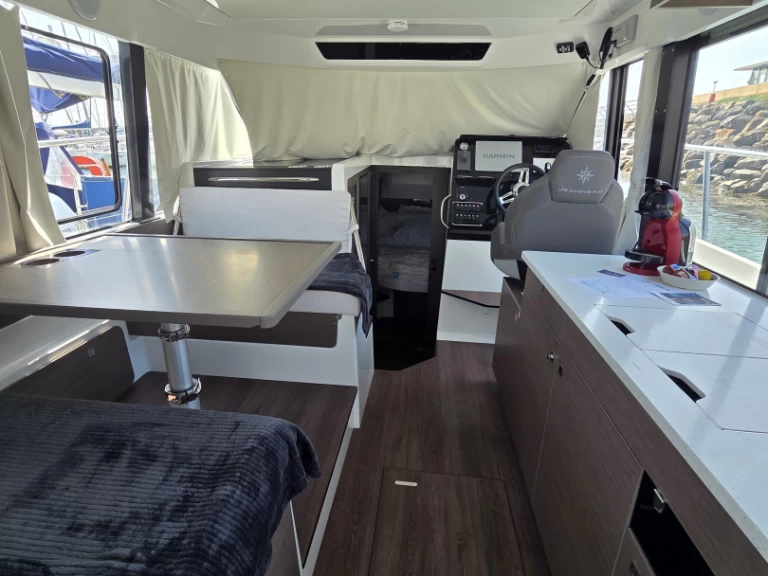 Noleggio Barca a motore con o senza skipper Jeanneau a Les Sables-d'Olonne