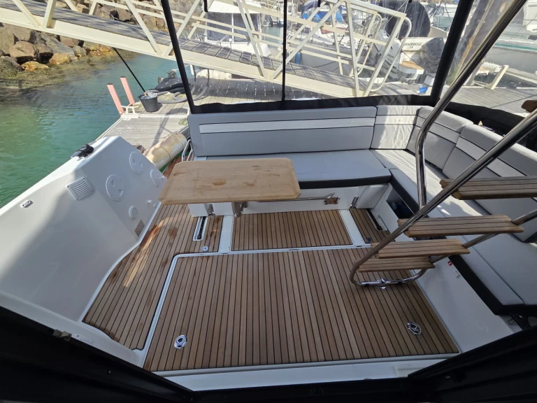 Noleggio Barca a motore Jeanneau con patente nautica