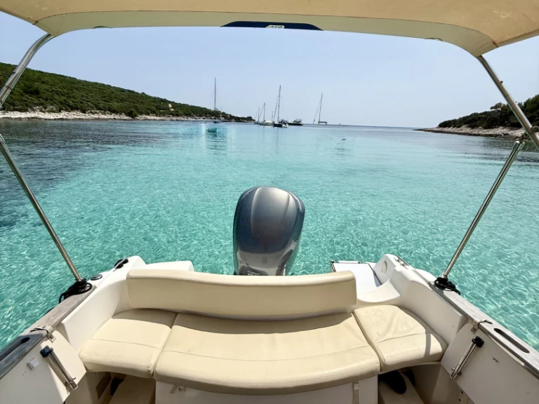 Noleggio barche Lussinpiccolo (Mali Lošinj) economico Cap Camarat 7.5 WA