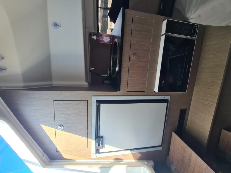 Noleggio Barca a motore Bénéteau con patente nautica