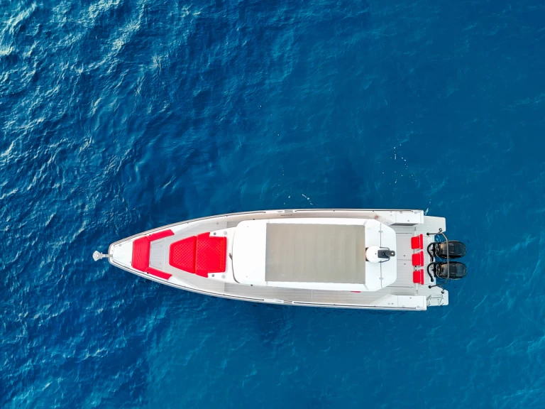 Barca a motore a noleggio a Ornós al miglior prezzo