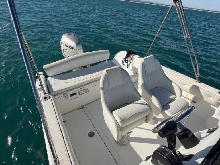 Barca a motore a noleggio a Sainte-Maxime al miglior prezzo