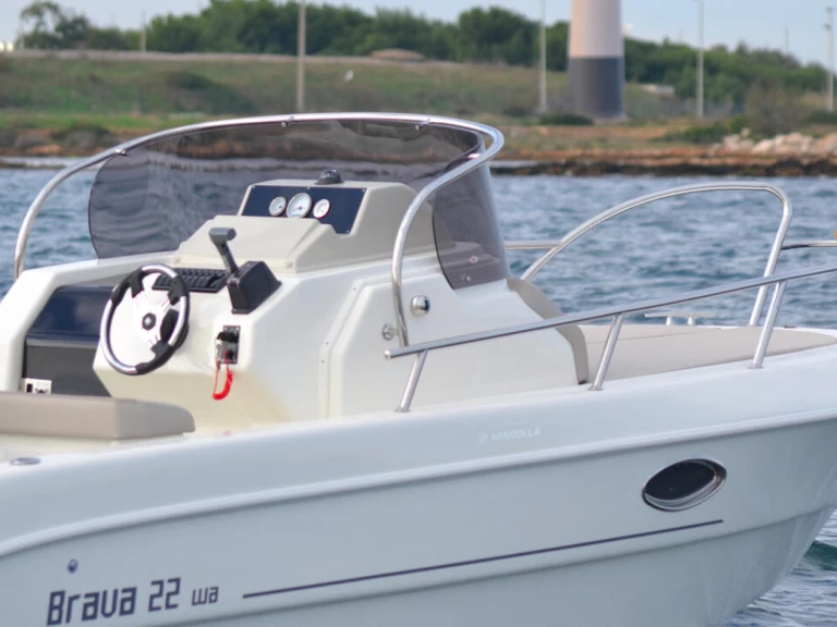Noleggio a Pola – Mingolla Brava 22 WA su SamBoat