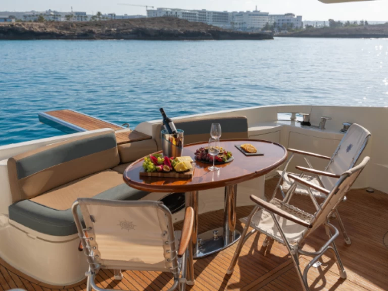 Noleggiare una Azimut Azimut 62 a Ayia Napa