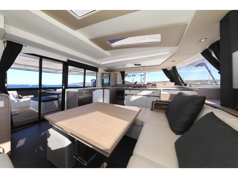 Noleggio Catamarano Fountaine Pajot con patente nautica