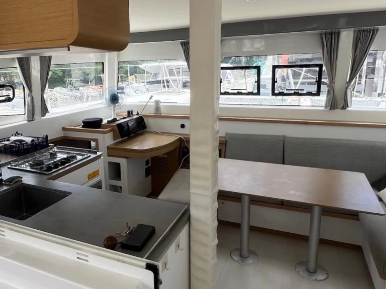 Noleggio Catamarano Bénéteau con patente nautica