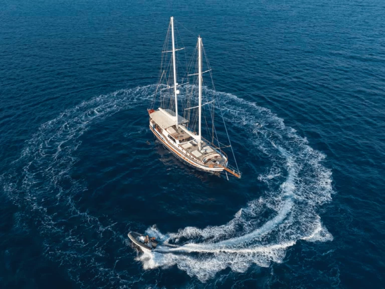 Noleggio Yacht di lusso Custom con patente nautica