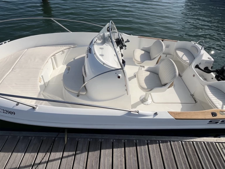 Noleggio Barca a motore Bénéteau con patente nautica