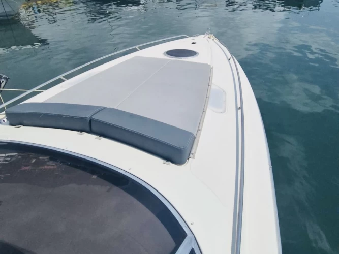 Noleggiare una Cranchi Endurance 35 a Genova