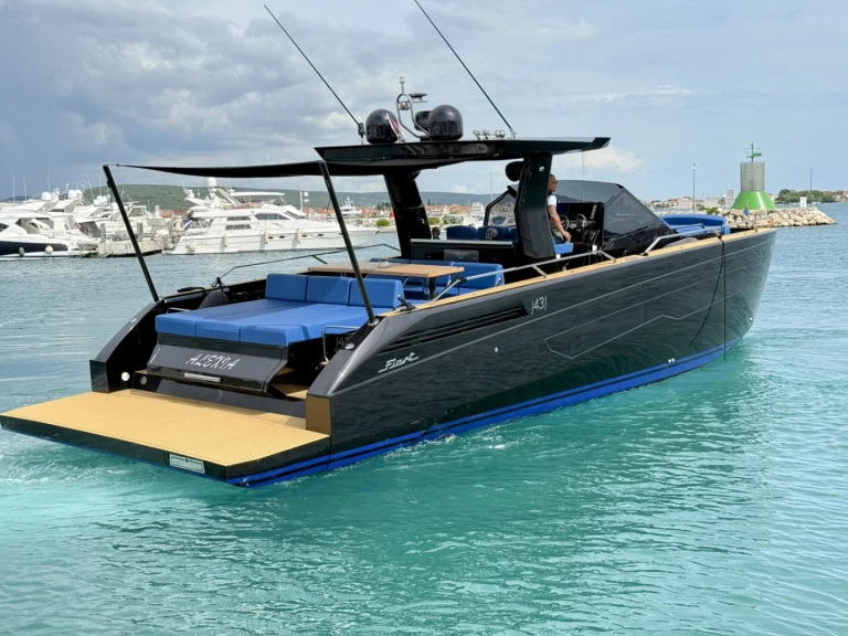 Noleggio Yacht di lusso Fiart con patente nautica