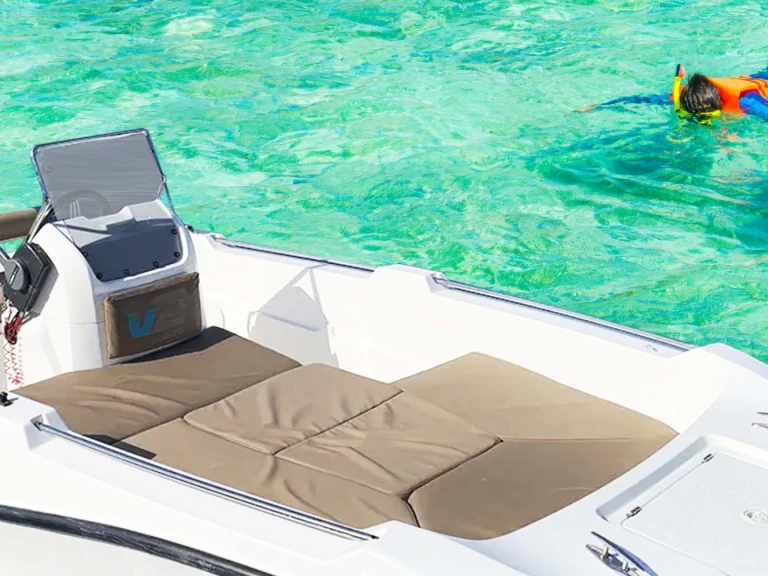 Noleggio Barca a motore V2 BOATS con patente nautica