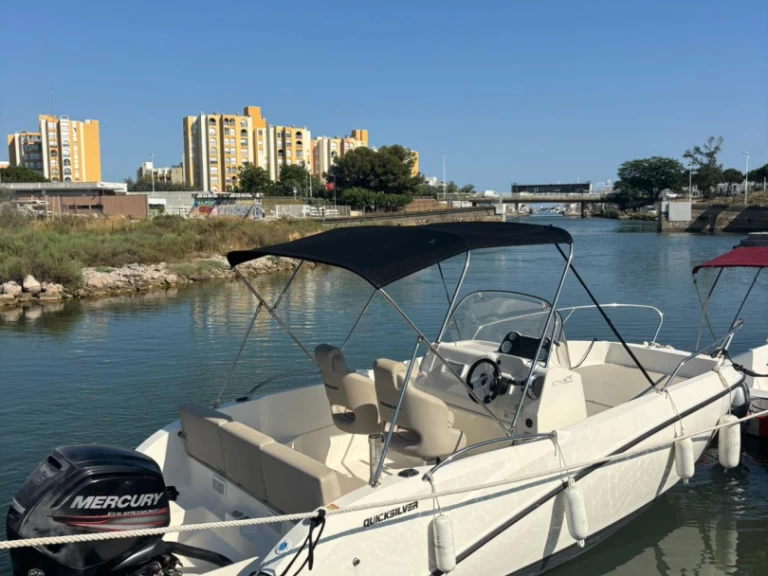 Barca a motore a noleggio a Carnon-Plage al miglior prezzo