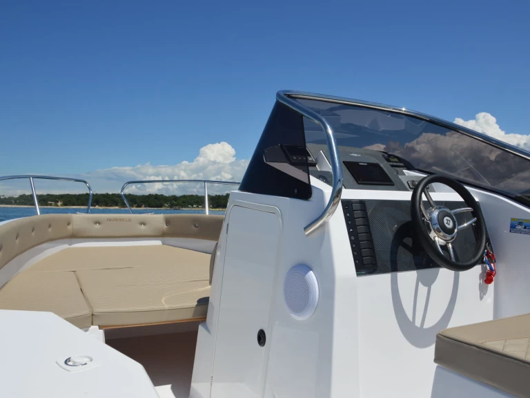 Noleggio Barca a motore con o senza skipper Marinello a Funtana-Fontane