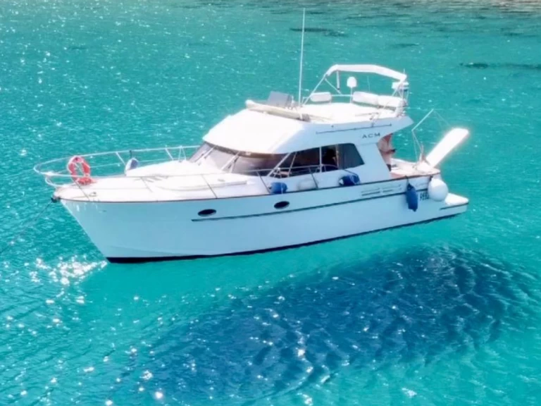 Noleggio Barca a motore ACM con patente nautica