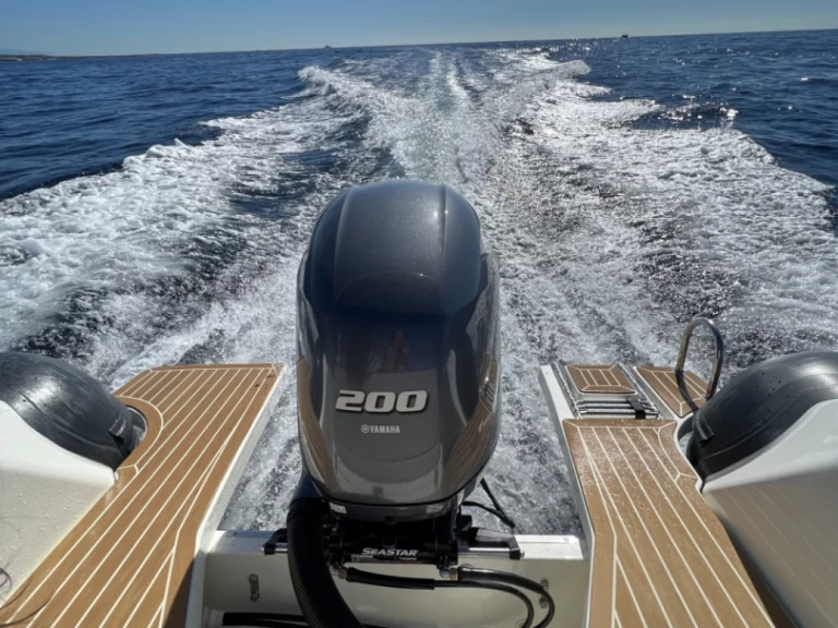 Noleggio Gommone Capelli con patente nautica