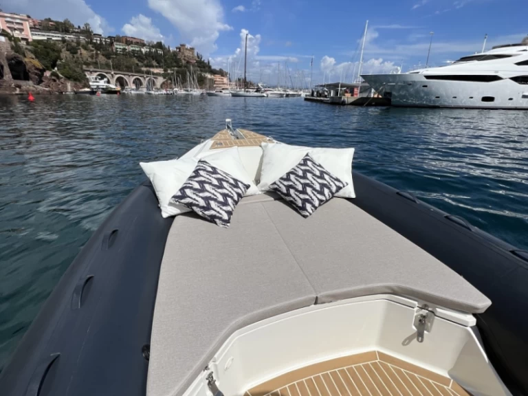 Gommone a noleggio a Golfe-Juan al miglior prezzo