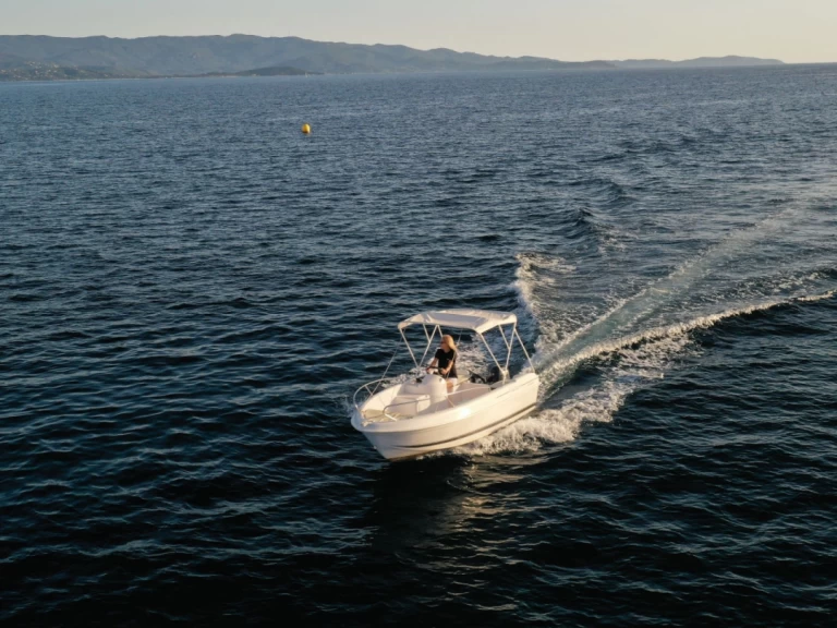 Noleggiare una B2 Marine CAP FERRET 472 SUNDECK a Ajaccio