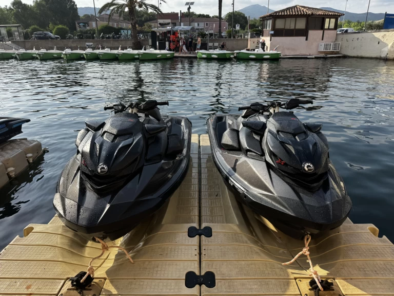 Noleggiare una Sea-Doo Sea-Doo RXP-X 300, a Port Grimaud