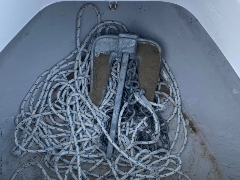 Noleggio Barca a motore tancredi con patente nautica