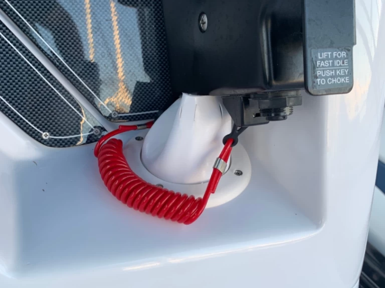 Noleggio Barca a motore tancredi con patente nautica