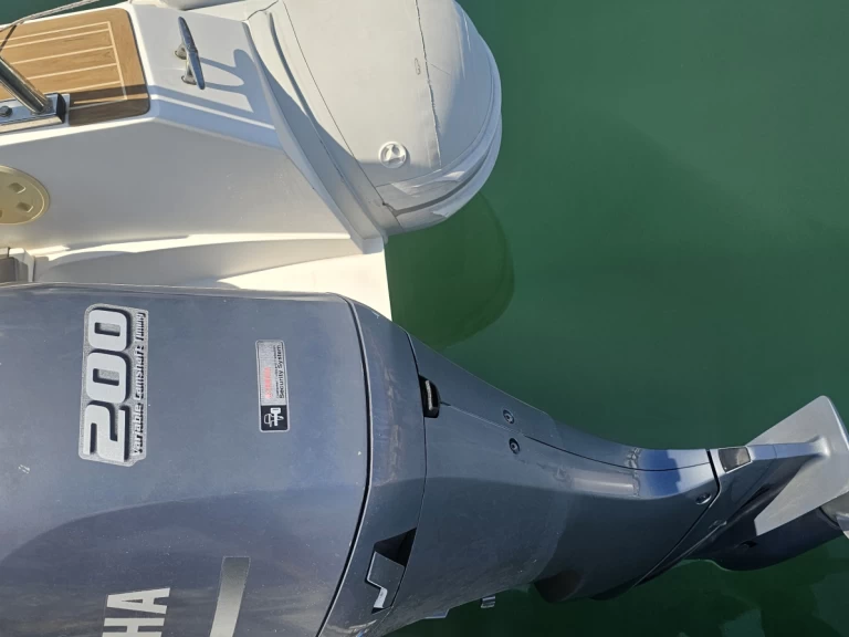 Noleggio Gommone Capelli con patente nautica