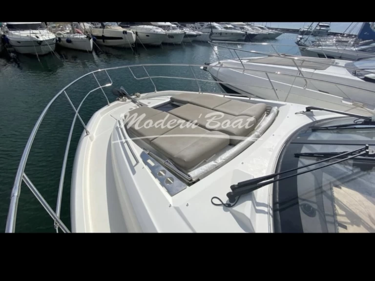 Yacht di lusso a noleggio a Mandelieu-la-Napoule al miglior prezzo