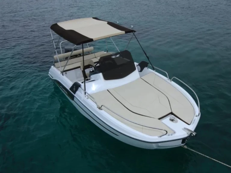 Noleggio Barca a motore con o senza skipper Jeanneau a Les Salins d'Hyères