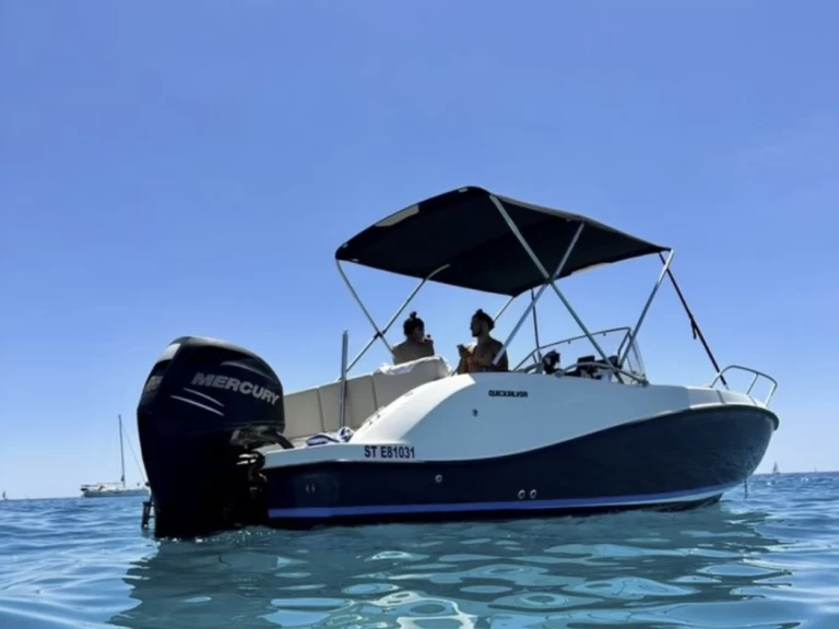 Noleggio barche Zodiac Medline 650 a Port Fréjus su Samboat