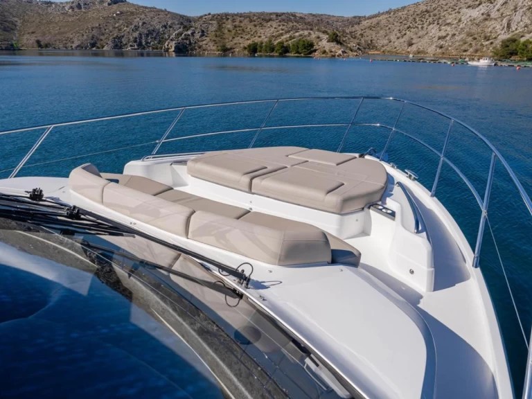 Noleggiare una Princess F55 a Antibes