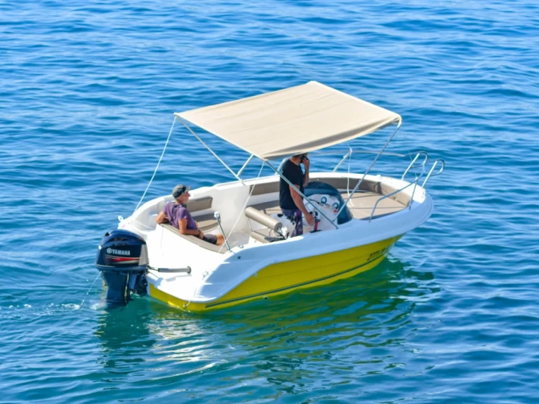 Barca a motore a noleggio a Lesina (Hvar) al miglior prezzo