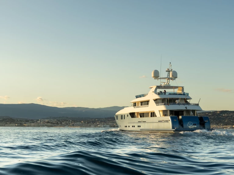 Noleggio a Cannes – Concept-Marine Custom tri-deck 42 Metre su SamBoat