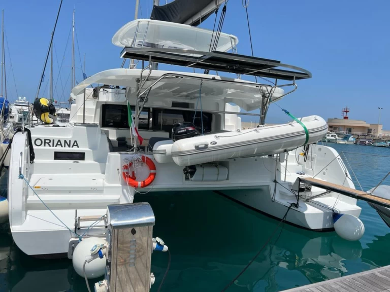 Noleggio Catamarano Leopard con patente nautica