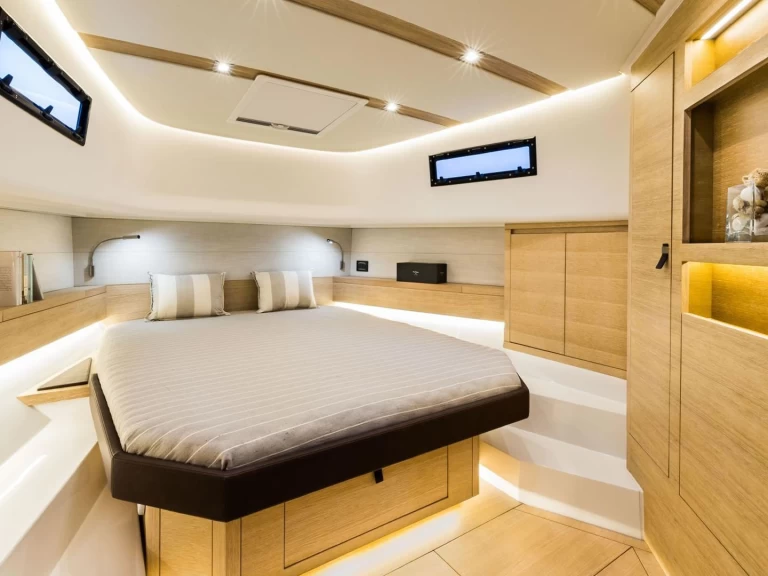 Cantiere Del Pardo 43 da affittare a  Saint-Raphaël