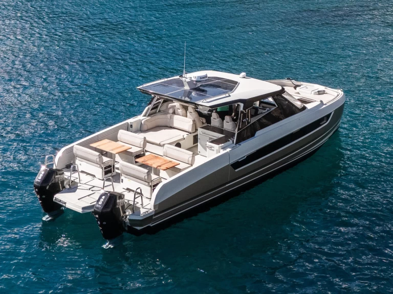 Barca a motore a noleggio a Saint-Raphaël al miglior prezzo