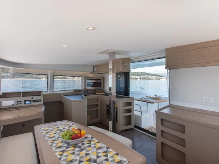 Noleggio Catamarano a Bonifacio – Lagoon Lagoon 38